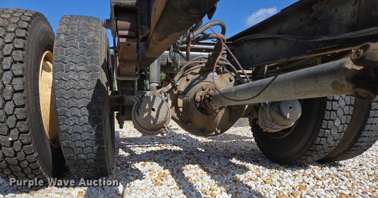 image for item EN2011 1990 GMC TopKick truck cab and chassis