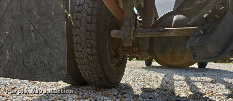 image for item EN2011 1990 GMC TopKick truck cab and chassis