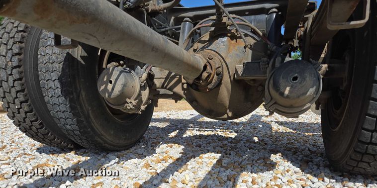 image for item EN2011 1990 GMC TopKick truck cab and chassis