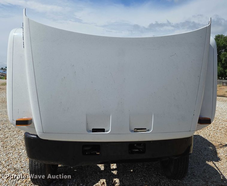 image for item EN2011 1990 GMC TopKick truck cab and chassis