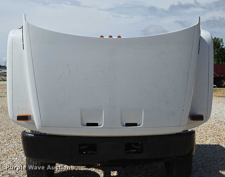 image for item EN2011 1990 GMC TopKick truck cab and chassis