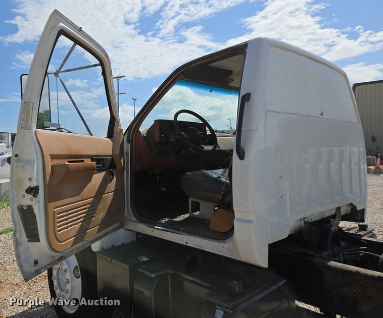 image for item EN2011 1990 GMC TopKick truck cab and chassis