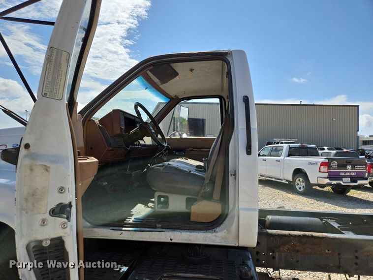 image for item EN2011 1990 GMC TopKick truck cab and chassis