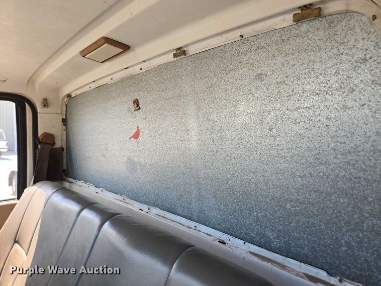 image for item EN2011 1990 GMC TopKick truck cab and chassis