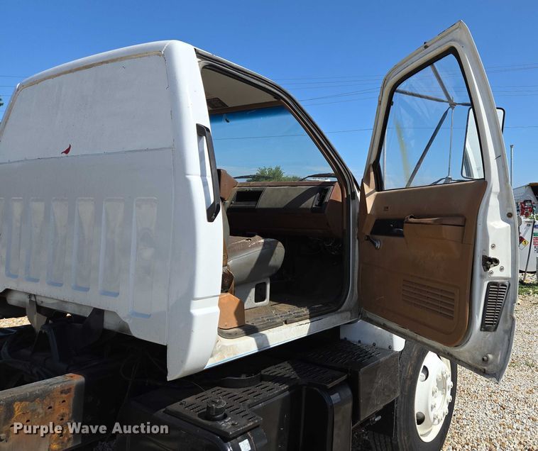 image for item EN2011 1990 GMC TopKick truck cab and chassis