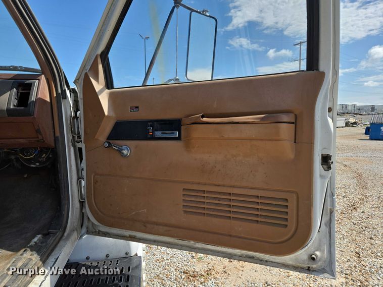 image for item EN2011 1990 GMC TopKick truck cab and chassis
