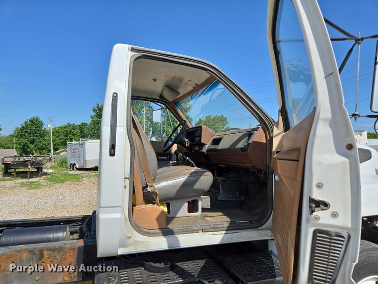 image for item EN2011 1990 GMC TopKick truck cab and chassis