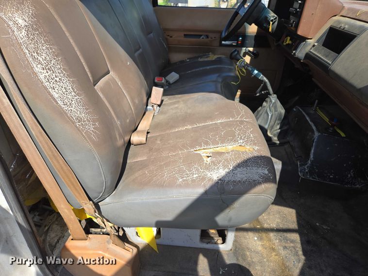 image for item EN2011 1990 GMC TopKick truck cab and chassis