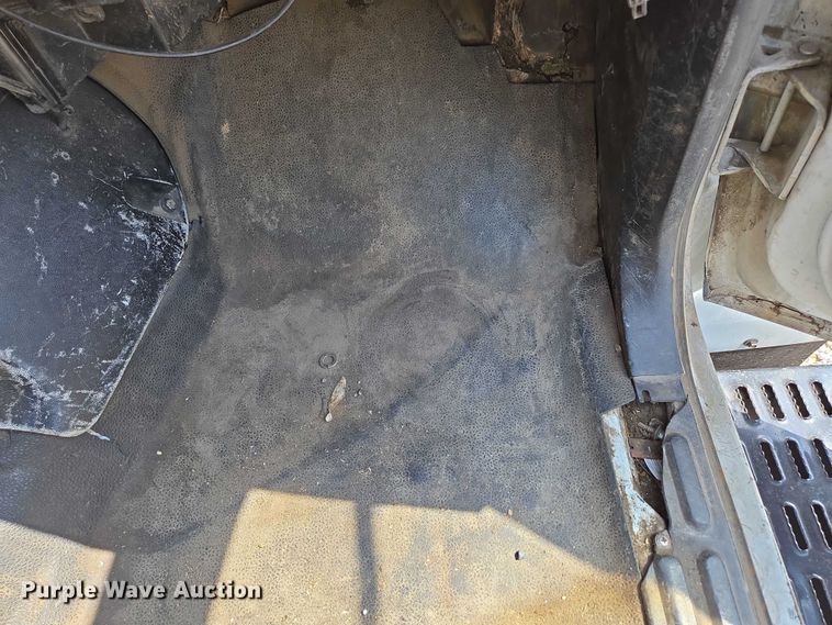 image for item EN2011 1990 GMC TopKick truck cab and chassis