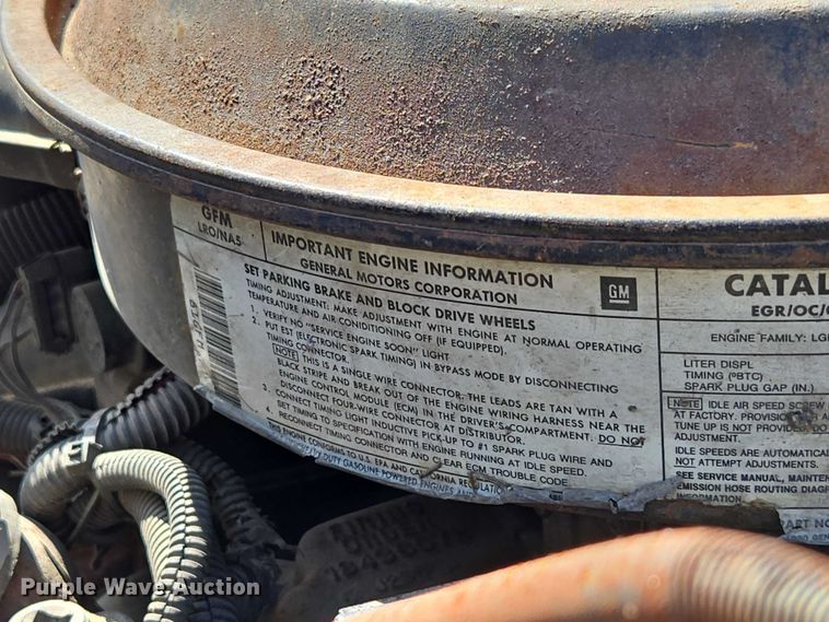 image for item EN2011 1990 GMC TopKick truck cab and chassis