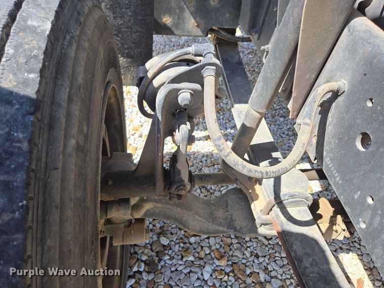 image for item EN2011 1990 GMC TopKick truck cab and chassis