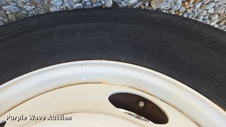 image for item EN2011 1990 GMC TopKick truck cab and chassis