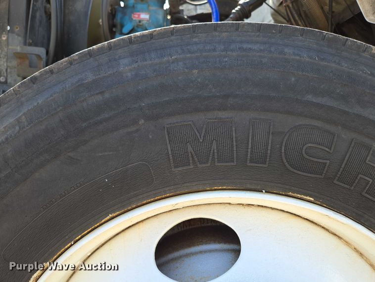 image for item EN2011 1990 GMC TopKick truck cab and chassis