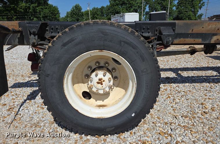 image for item EN2011 1990 GMC TopKick truck cab and chassis