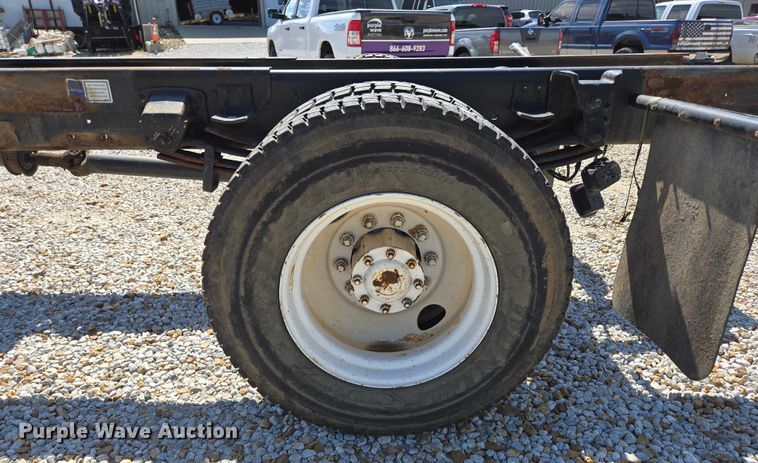 image for item EN2011 1990 GMC TopKick truck cab and chassis