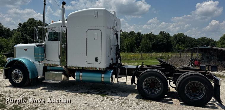 image for item EN4581 2005 Peterbilt 379 semi truck