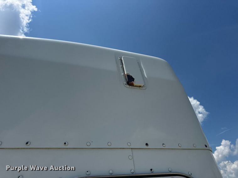 image for item EN4581 2005 Peterbilt 379 semi truck