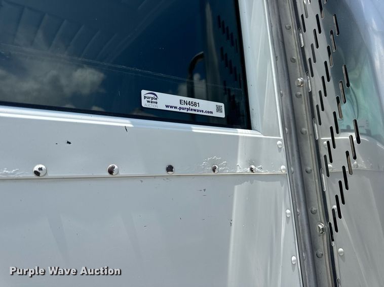 image for item EN4581 2005 Peterbilt 379 semi truck