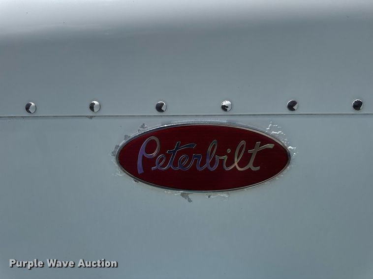 image for item EN4581 2005 Peterbilt 379 semi truck