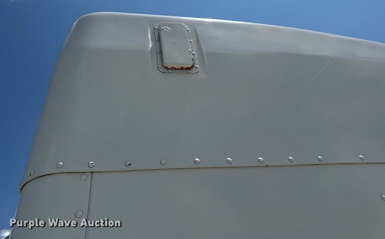 image for item EN4581 2005 Peterbilt 379 semi truck