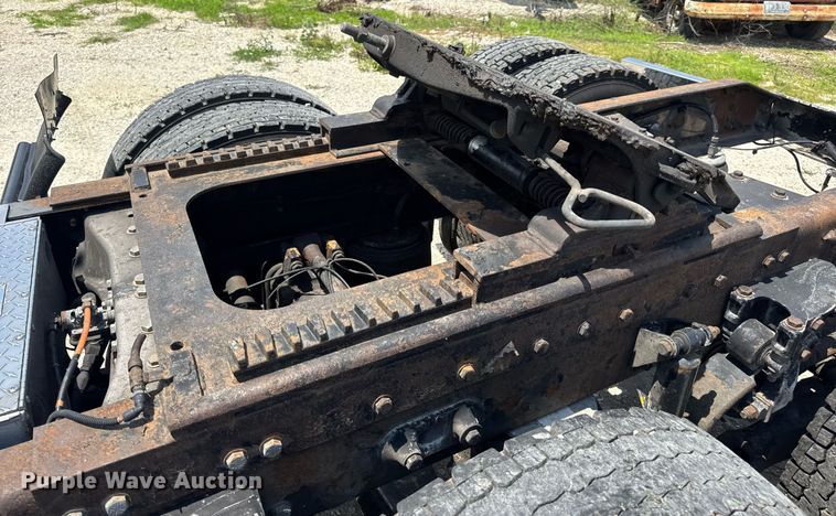 image for item EN4581 2005 Peterbilt 379 semi truck