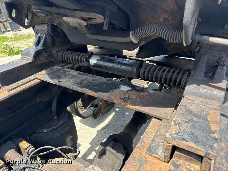 image for item EN4581 2005 Peterbilt 379 semi truck