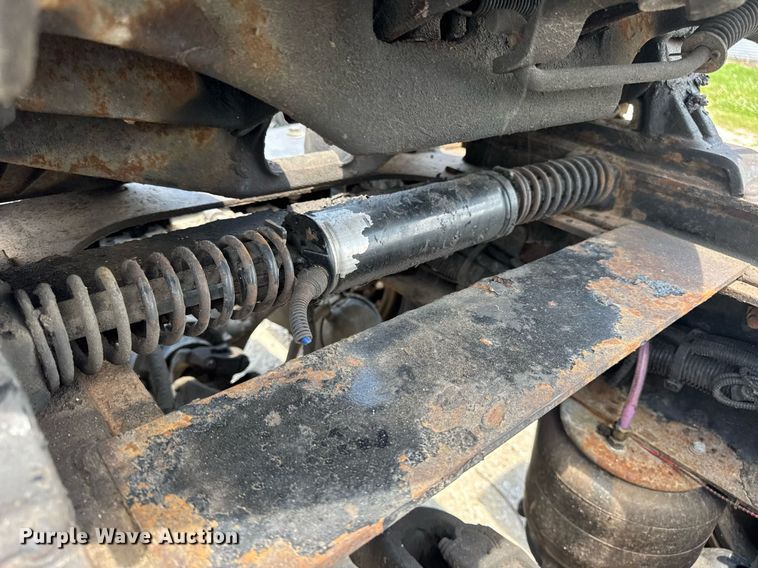 image for item EN4581 2005 Peterbilt 379 semi truck