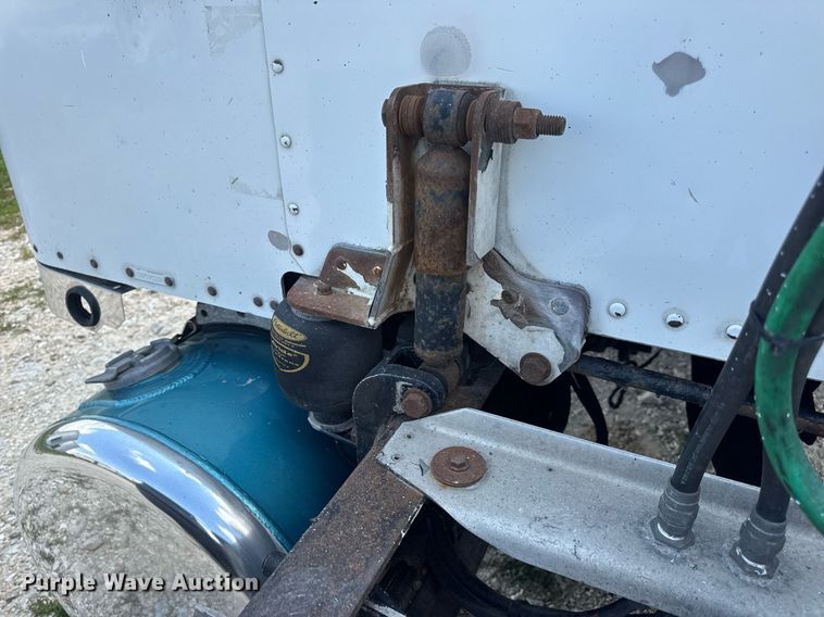 image for item EN4581 2005 Peterbilt 379 semi truck