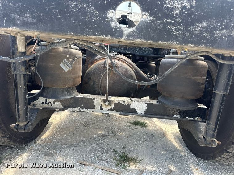 image for item EN4581 2005 Peterbilt 379 semi truck