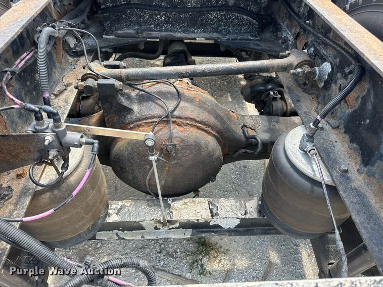 image for item EN4581 2005 Peterbilt 379 semi truck