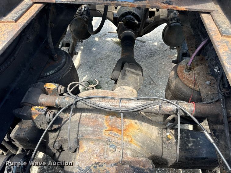 image for item EN4581 2005 Peterbilt 379 semi truck