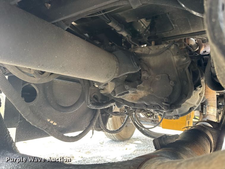 image for item EN4581 2005 Peterbilt 379 semi truck