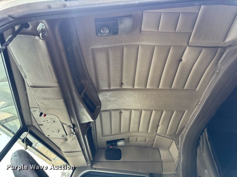 image for item EN4581 2005 Peterbilt 379 semi truck