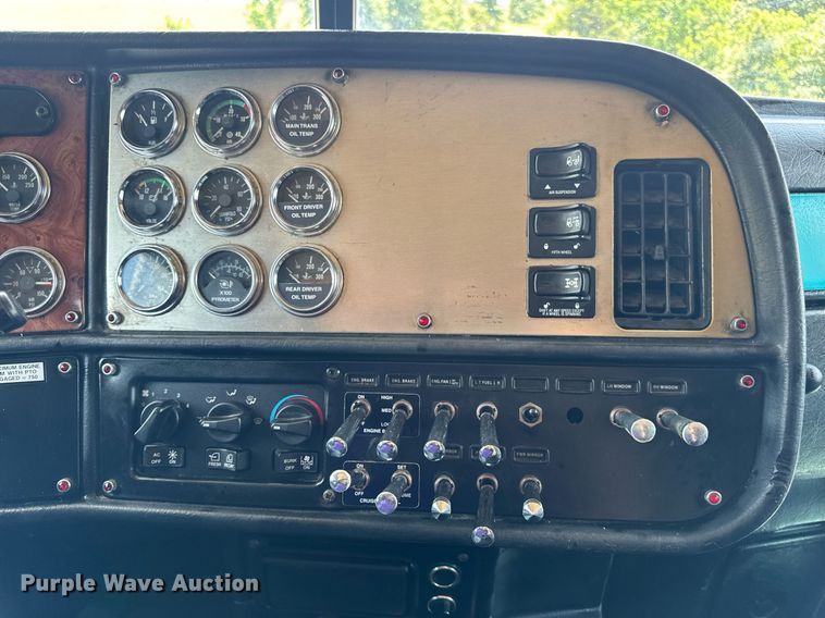 image for item EN4581 2005 Peterbilt 379 semi truck