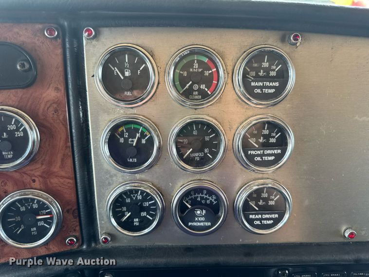 image for item EN4581 2005 Peterbilt 379 semi truck