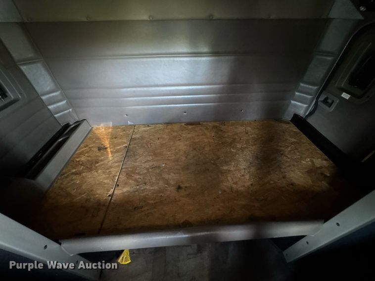 image for item EN4581 2005 Peterbilt 379 semi truck