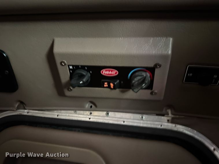 image for item EN4581 2005 Peterbilt 379 semi truck