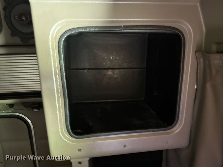 image for item EN4581 2005 Peterbilt 379 semi truck