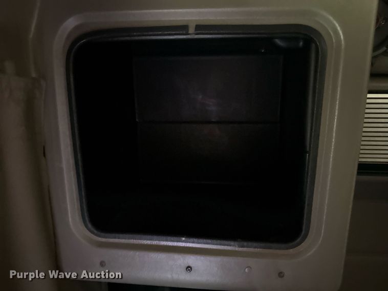 image for item EN4581 2005 Peterbilt 379 semi truck