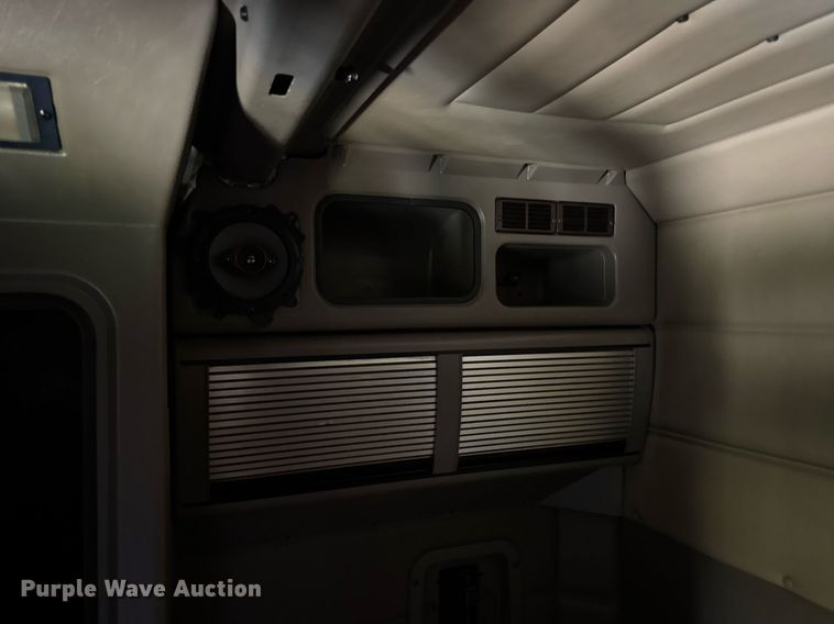 image for item EN4581 2005 Peterbilt 379 semi truck