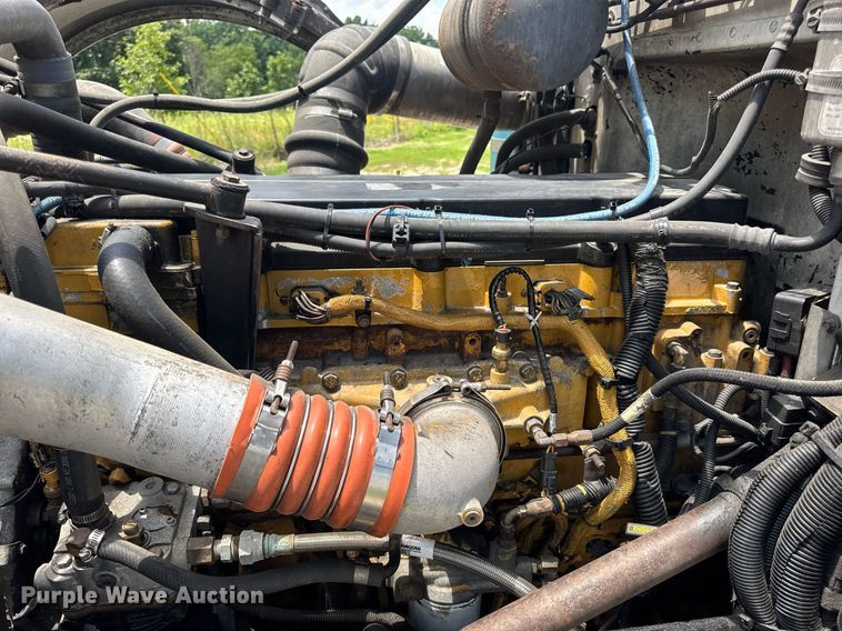 image for item EN4581 2005 Peterbilt 379 semi truck