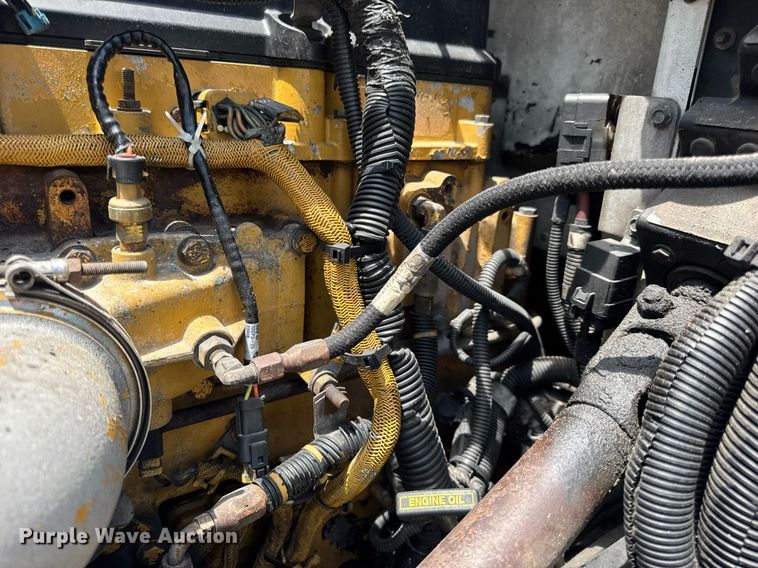 image for item EN4581 2005 Peterbilt 379 semi truck