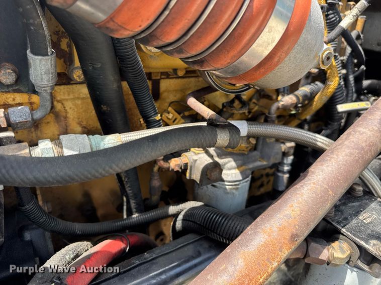 image for item EN4581 2005 Peterbilt 379 semi truck