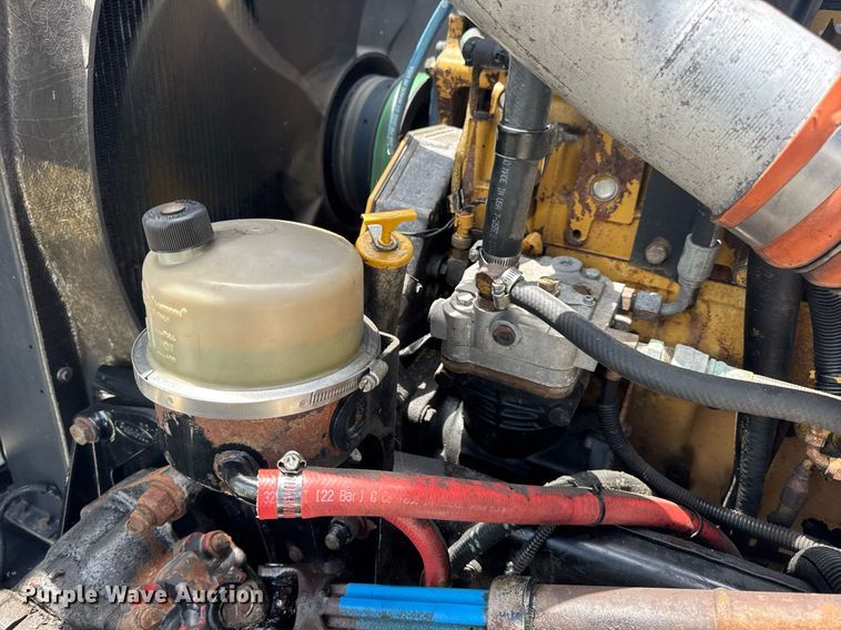 image for item EN4581 2005 Peterbilt 379 semi truck