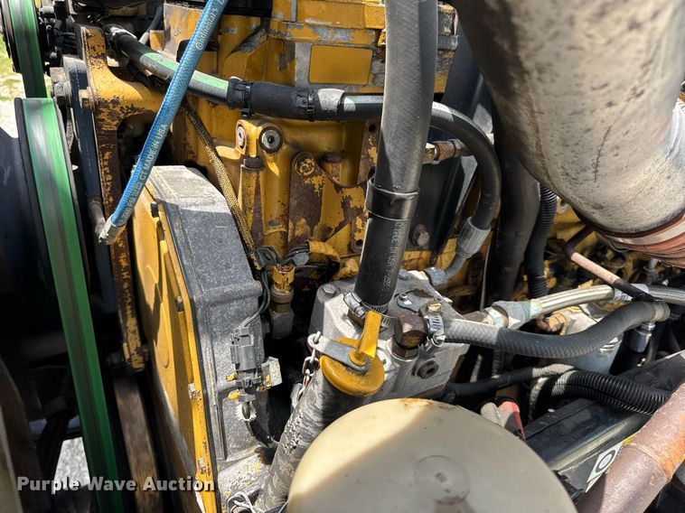 image for item EN4581 2005 Peterbilt 379 semi truck