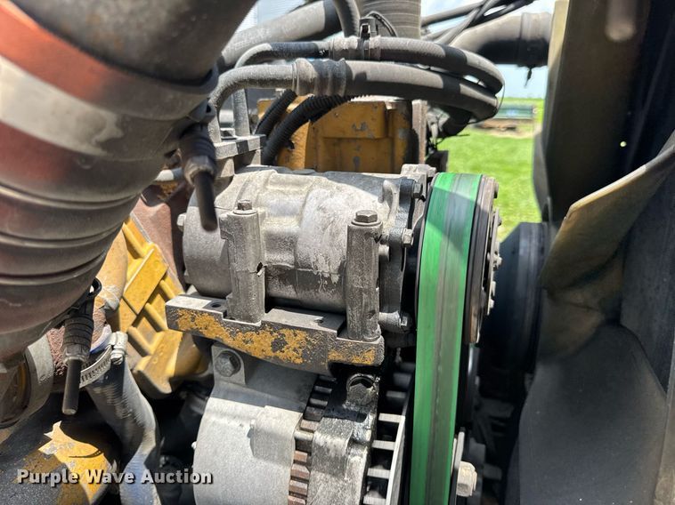 image for item EN4581 2005 Peterbilt 379 semi truck