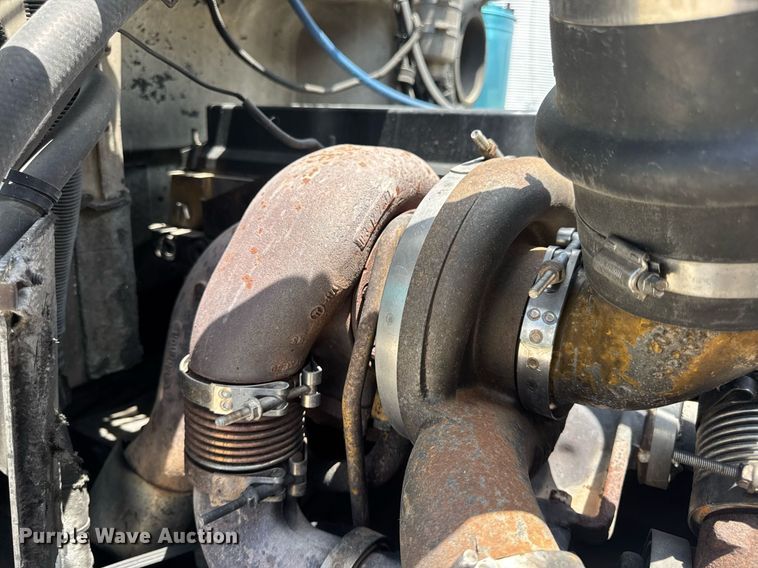 image for item EN4581 2005 Peterbilt 379 semi truck