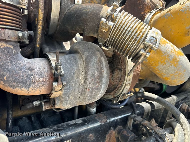 image for item EN4581 2005 Peterbilt 379 semi truck