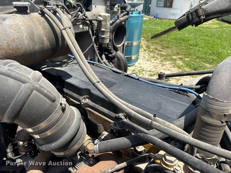 image for item EN4581 2005 Peterbilt 379 semi truck