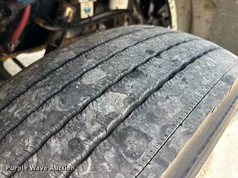 image for item EN4581 2005 Peterbilt 379 semi truck